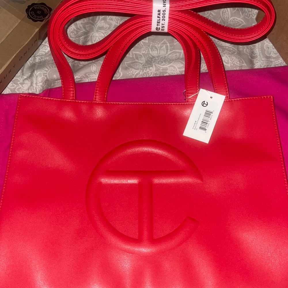 MED RED TELFAR BAG
